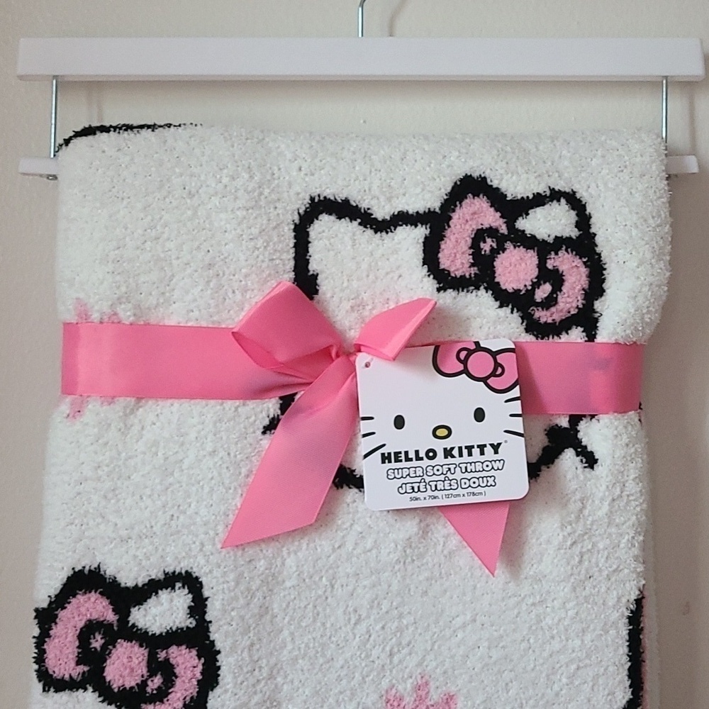 NWT Hello Kitty Throw